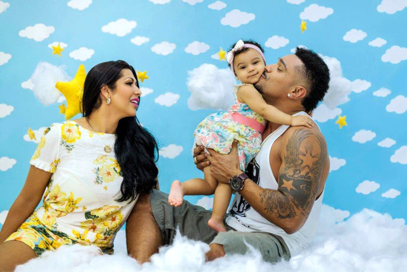 Naldo e Ellen Cardoso paparicam a fofa Maria Victória em ensaio fotográfico