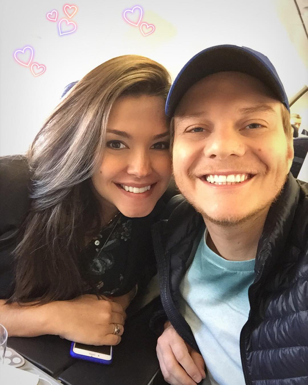 Thais Fersoza e Michel Teló curtem viagem romântica em Portugal