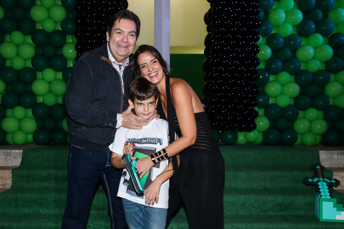 Filho de Faustão comemora aniversário com vários famosos