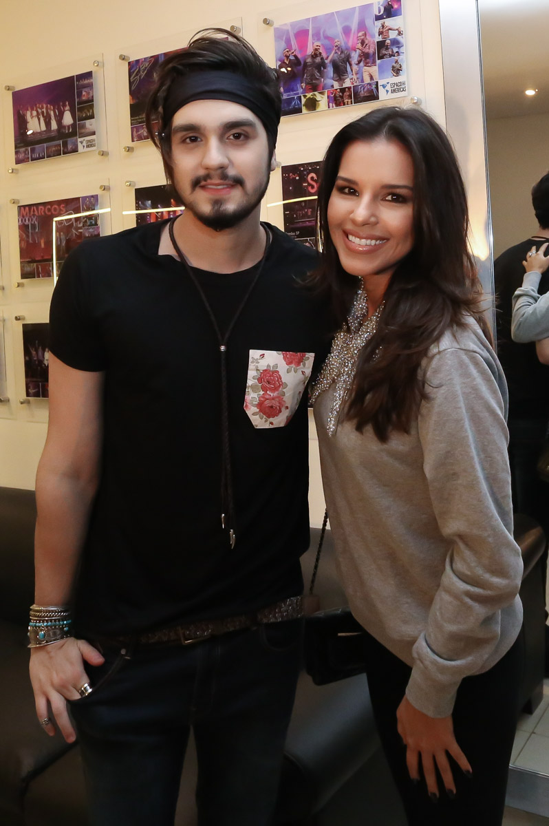 Luan Santana recebe vários famosos em show na capital paulista
