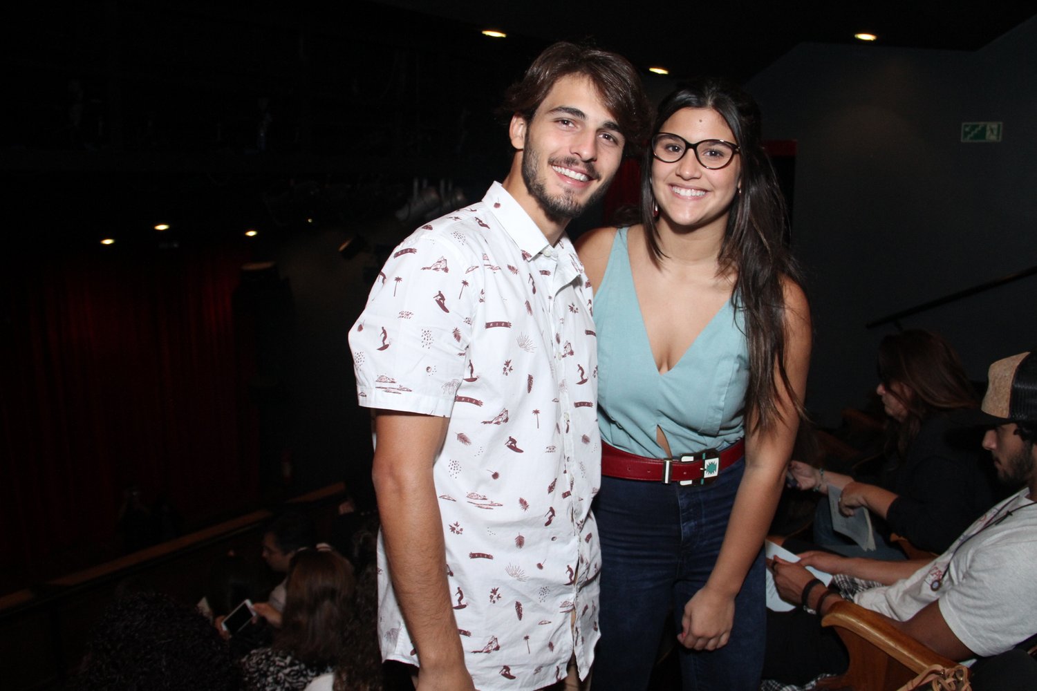 Elenco de Malhação prestigia peça