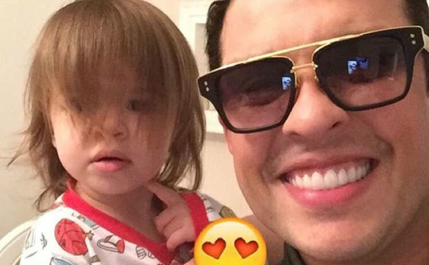 Ceará brinca ao posar com a filha, Valentina: “Esqueci de levá-la ao petshop”