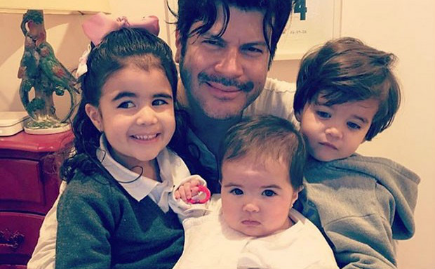 Paulo Ricardo posta foto fofa com os filhos