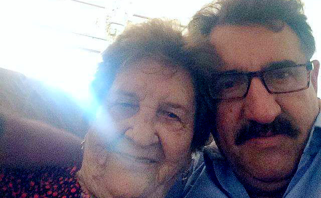 Ratinho posta foto com a mãe e semelhança impressiona seguidores