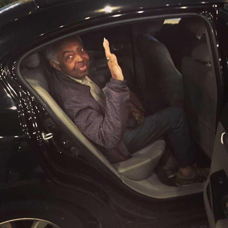 Gilberto Gil recebe alta depois de ficar uma semana internado