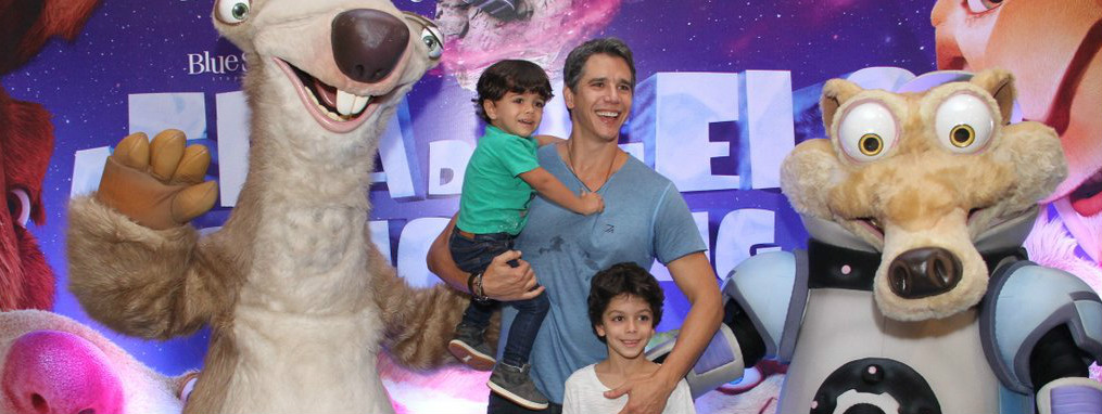Programa de domingo: Márcio Garcia se diverte com os filhos em pré-estreia de filme
