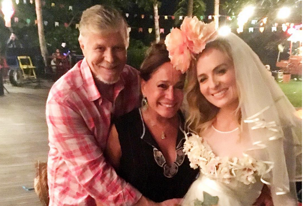 Famosos participam de festa julina na casa de Angélica e Huck