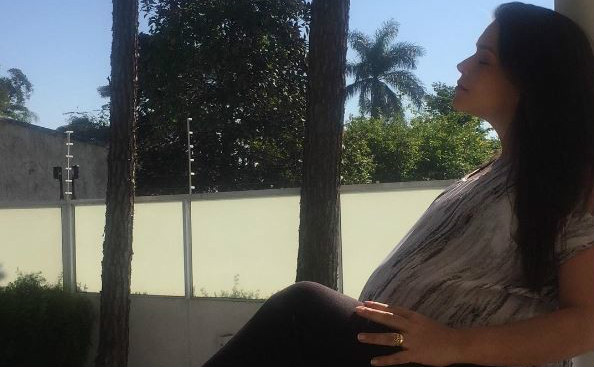 Grávida, Thais Fersoza aproveita dia de sol: “Domingueira boa”