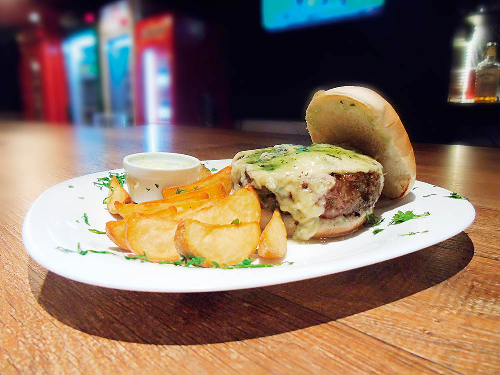 Dica do findi: hambúrguer de cordeiro com geleia de hortelã e gorgonzola