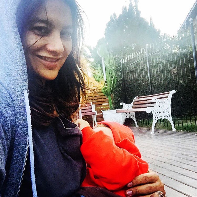 Dira Paes posta foto fofa com o filho