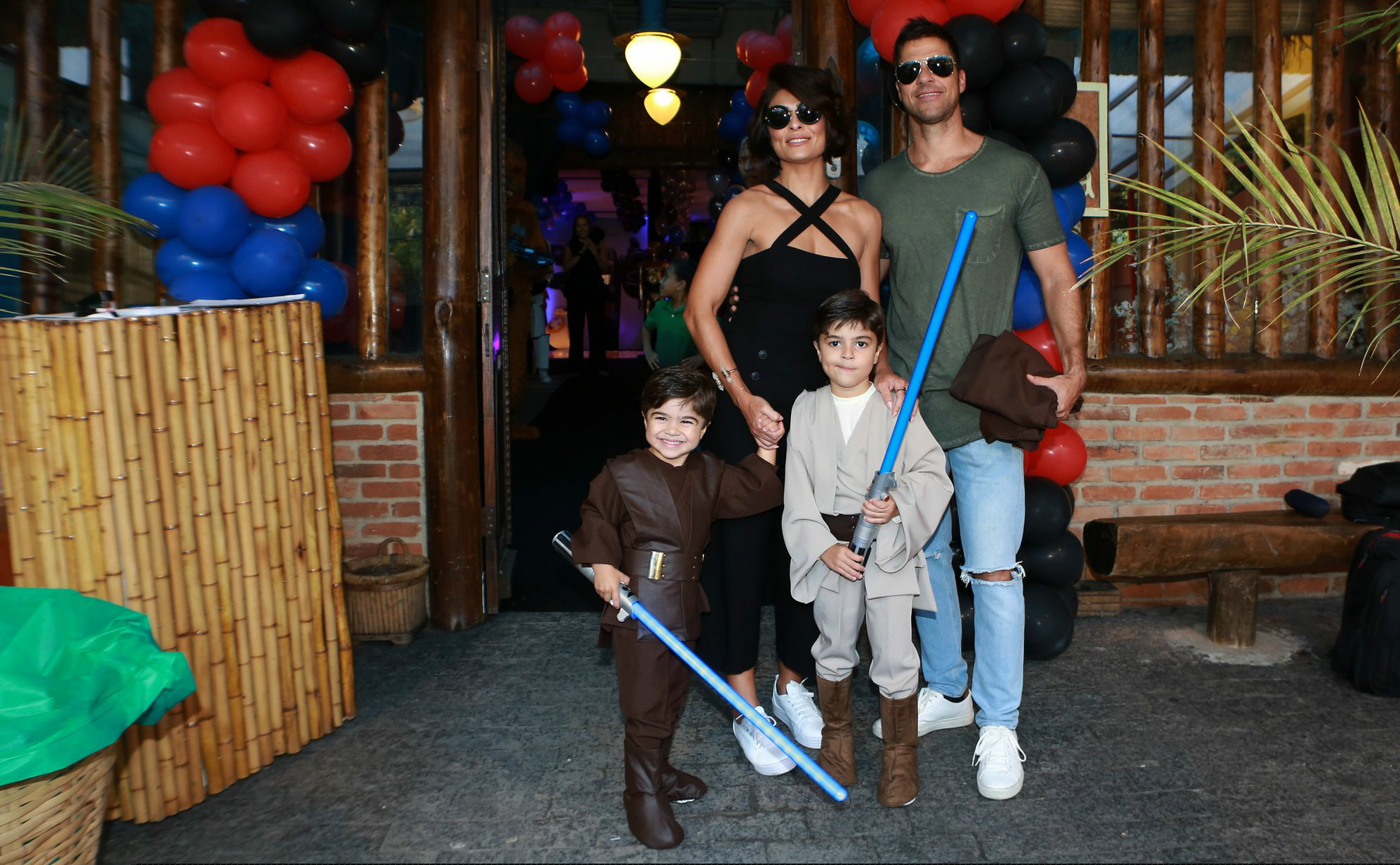 Juliana Paes comemora aniversário do caçula, Antonio