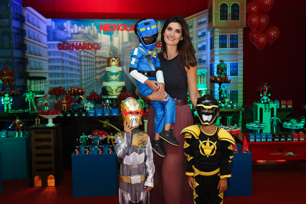 Isabella Fiorentino comemora o aniversário dos filhos trigêmeos