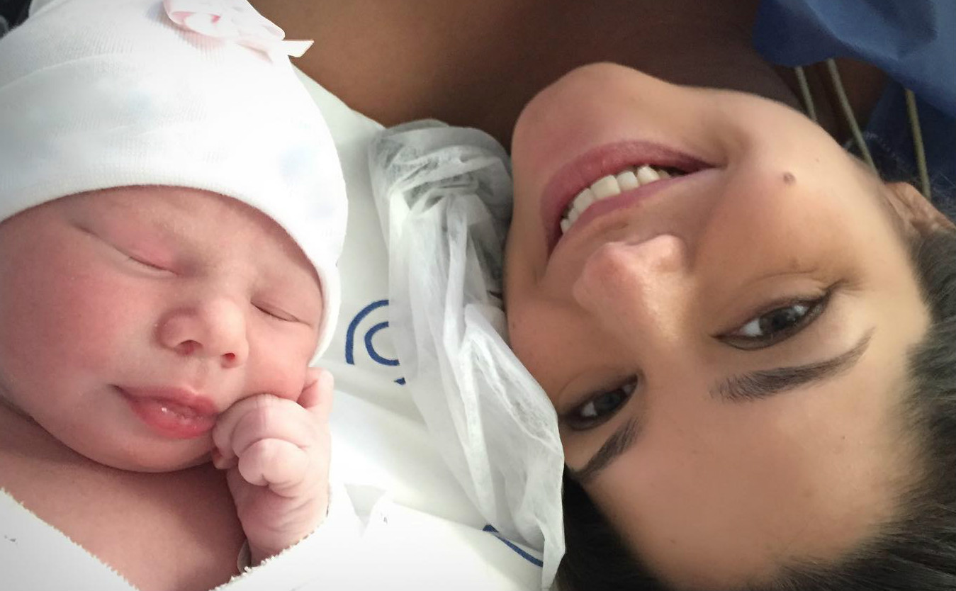 Uma semana após dar à luz, Thais Fersoza posa com Melinda: “Me sinto tão especial”