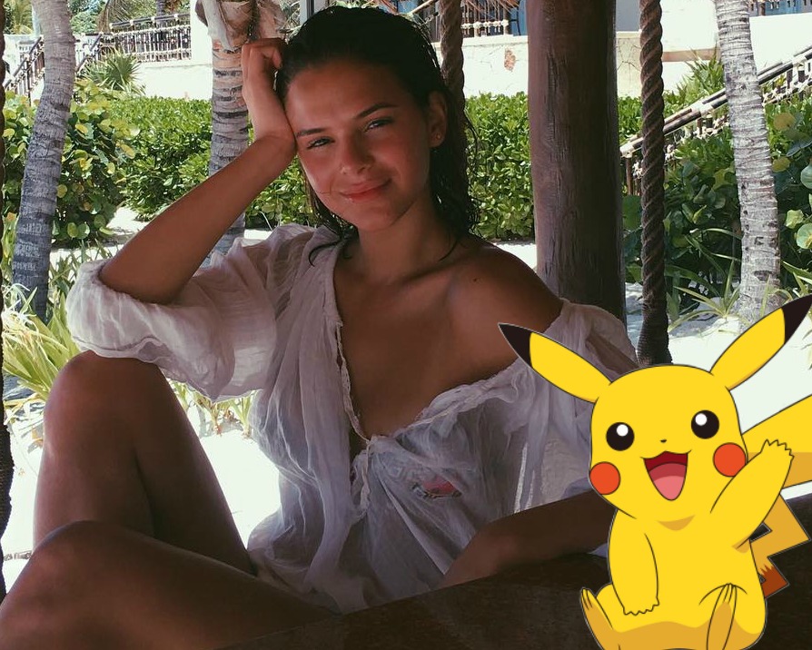 Bruna Marquezine ensina a caçar Pokémons nos EUA