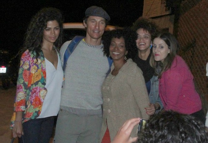 Camila Alves e Matthew McCounaghey visitam o Vidigal
