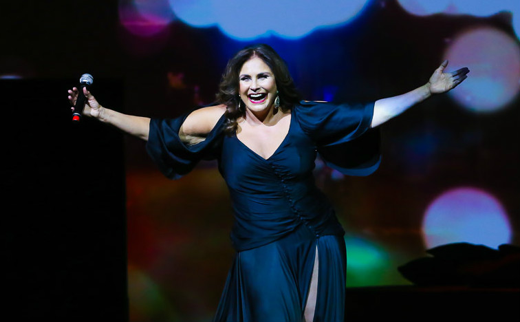 Fafá de Belém comemora 40 anos de carreira com novo DVD