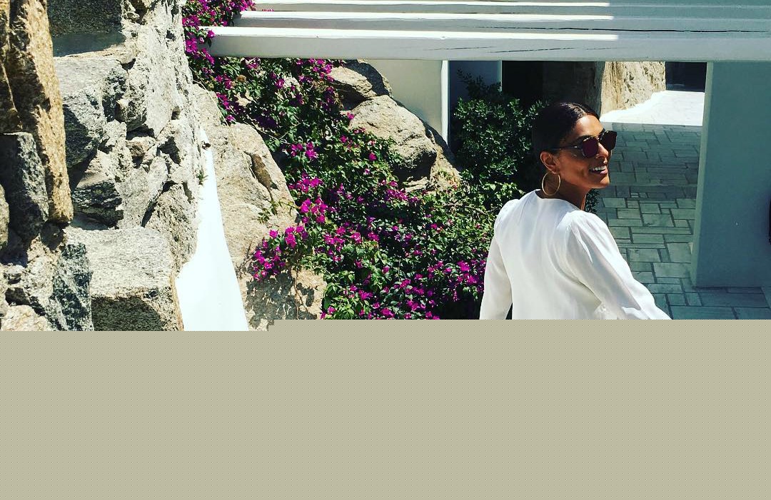 Juliana Paes curte verão da Grécia