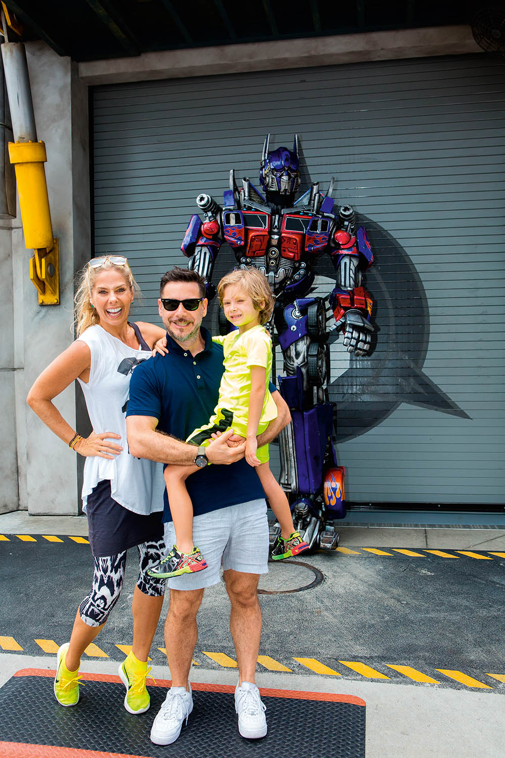 Adriane Galisteu se diverte com a família em Orlando