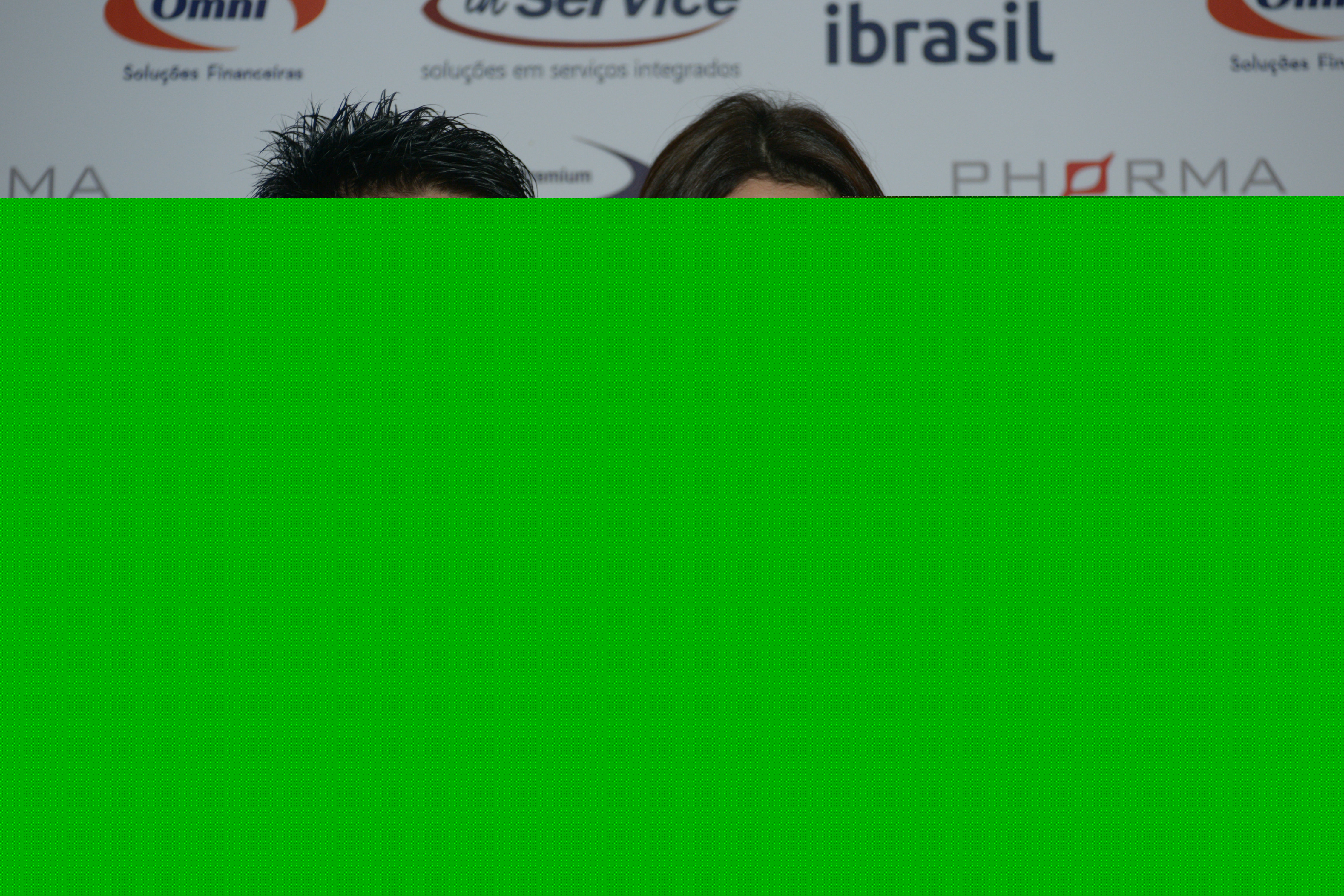 Isabella Fiorentino e César Filho comparecem a uma noite do bem