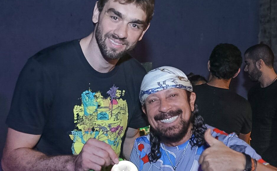 Lucão, do vôlei, comemora ouro em show de Bell Marques, no Rio
