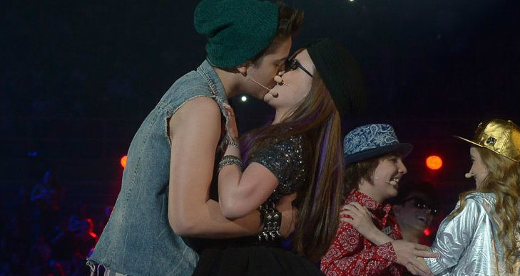Larissa Manoela faz show com namorado João Guilherme Ávila em São Paulo