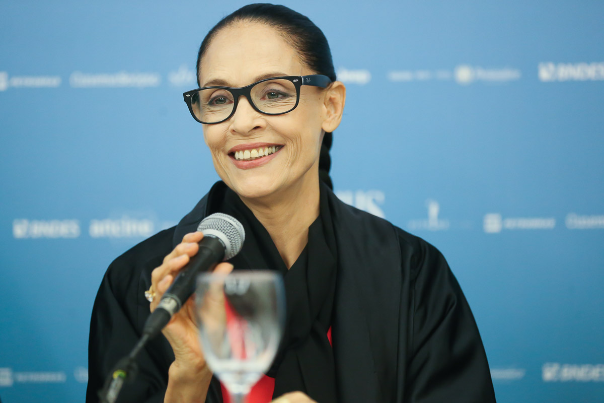 Sonia Braga participa de coletiva do filme Aquarius, em São Paulo