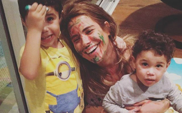 Wanessa posta foto divertida com os filhos: “Virei tela em branco”