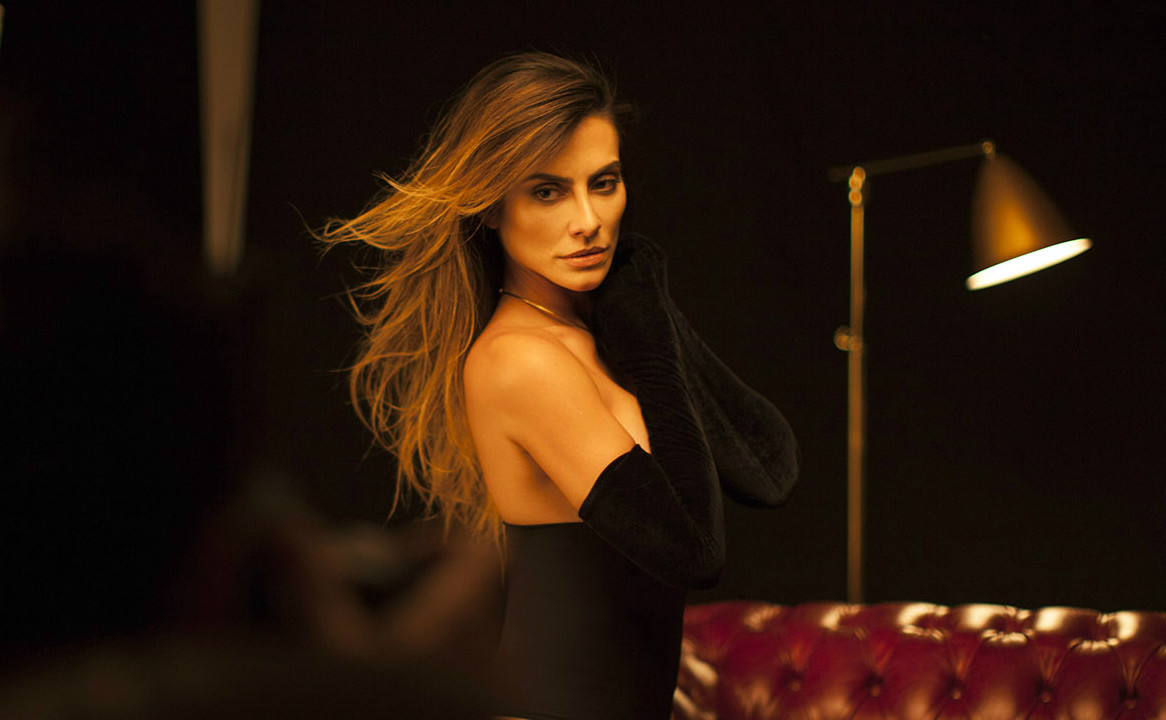 Cleo Pires mostra sensualidade em ensaio de lingerie