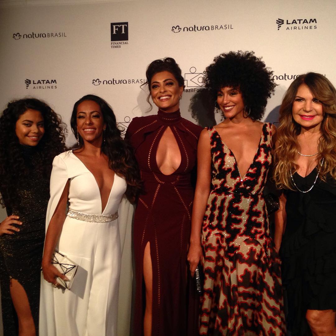 Juliana Paes e Sheron Menezzes brilham em evento de gala em NY