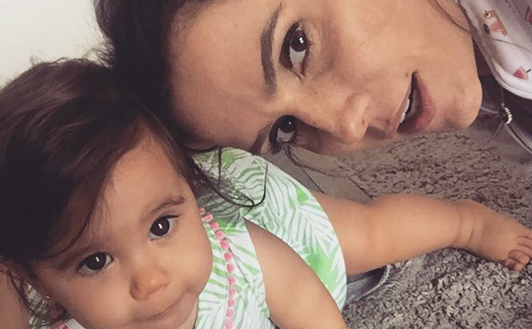 Deborah Secco publica vídeo de Maria Flor andando: “Já tá uma moça”