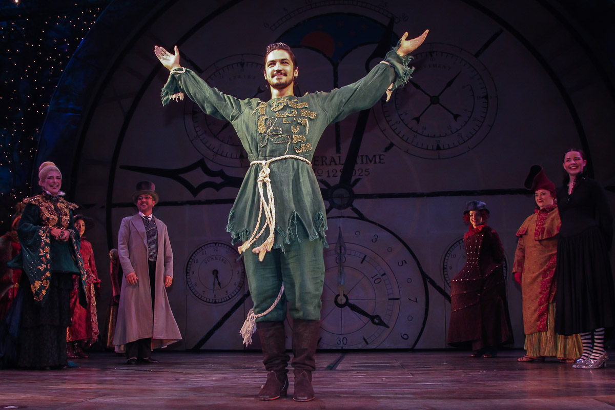 Gabriel Leone participa do musical Wicked
