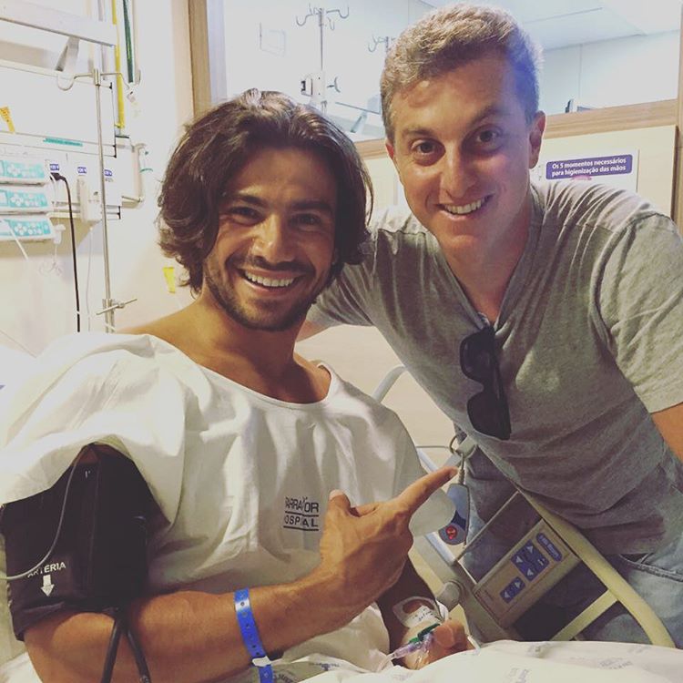 Cantor Mariano é transferido para o quarto, mas permanece internado no Rio de Janeiro