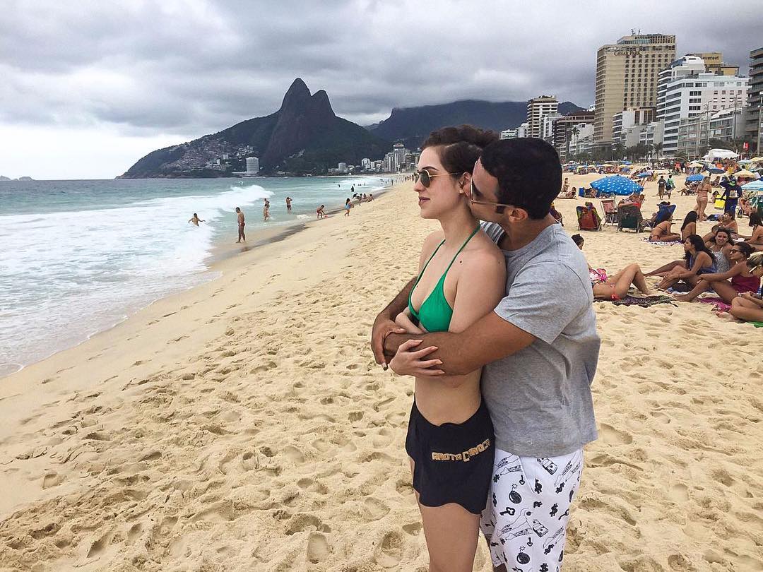 Sergio Malheiros e Sophia Abrahão registram momento romântico