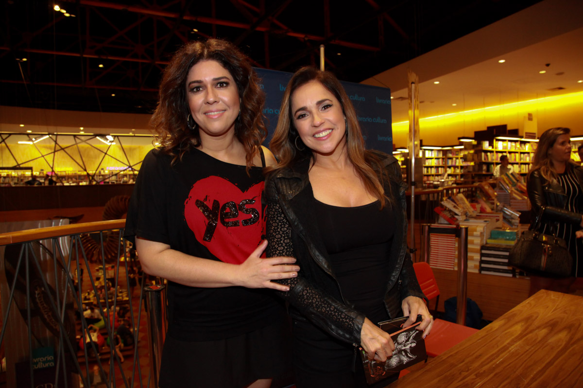 Daniela Mercury faz pocket show em São Paulo
