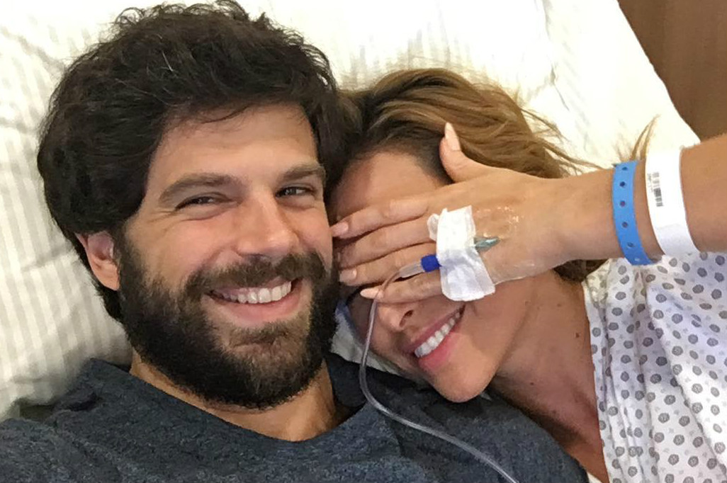 Sabrina Sato recebe o namorado Duda Nagle no hospital