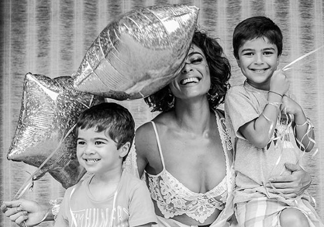 Juliana Paes se diverte com os filhos