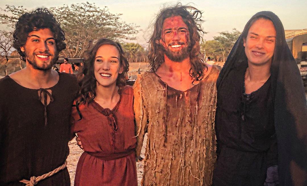 Adriana Birolli e Rômulo Arantes Neto se preparam para a Paixão de Cristo