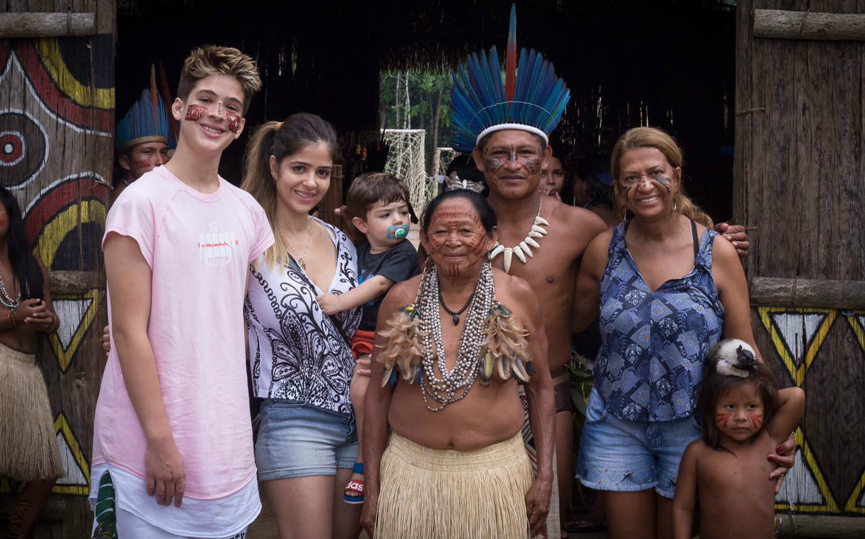 João Guilherme Ávila visita tribo indígena no Amazonas