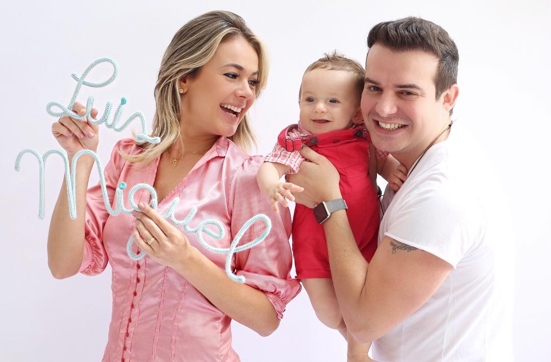 Thais Pacholek e Belutti comemoram 8 meses de Luis Miguel