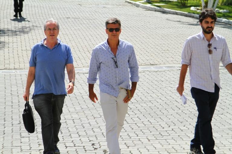 Leonardo Vieira presta queixa na Delegacia Digital