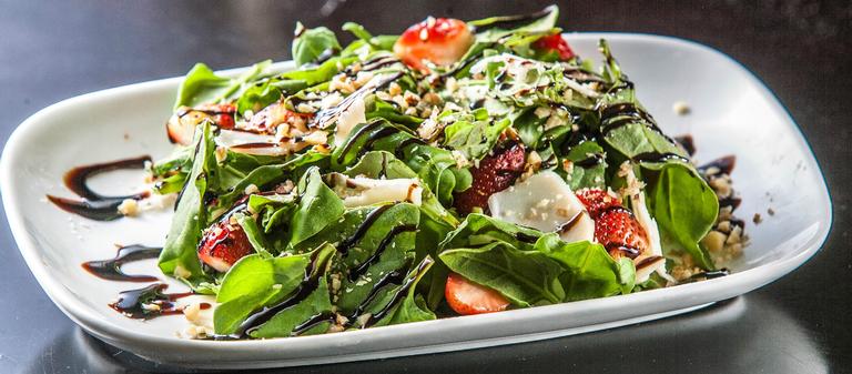 Salada de verão: combine folhas e frutas