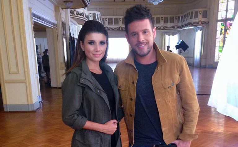 Paula Fernandes grava clipe ao lado do cantor espanhol Pablo López