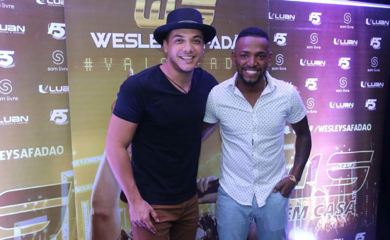 Wesley Safadão e Nego do Borel fazem dueto em show