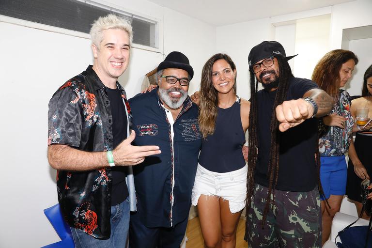 Jorge Aragão e Thiago Martins fazem show no Rio, com participações especiais