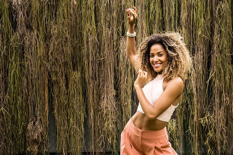Globeleza pela terceira vez, Érika Moura defende: “Não vejo como um símbolo sexual”