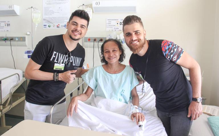 Zé Neto e Cristiano se emocionam em visita a hospital no Pará