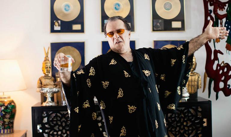 Tony Ramos vira empresário musical nos bastidores do filme Chocante