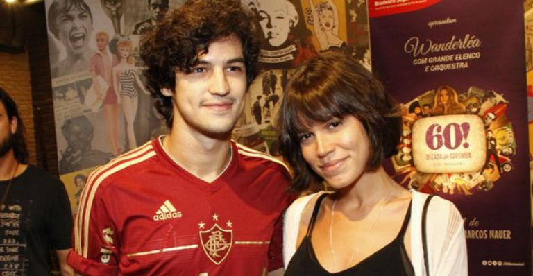 Gabriel Leone e Carla Salle prestigiam o musical ‘Beatles Num Céu de Diamantes’