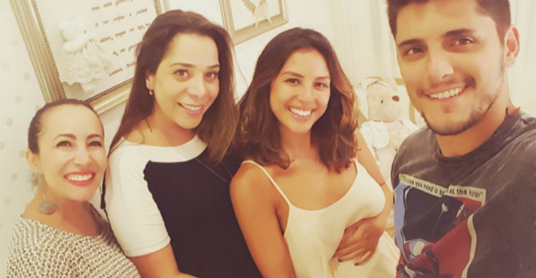 Com Bruno Gissoni, Yanna Lavigne faz ensaio fotográfico de gestante
