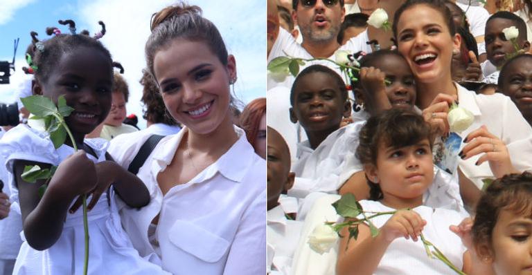 Bruna Marquezine prestigia de ato em prol das crianças refugiadas